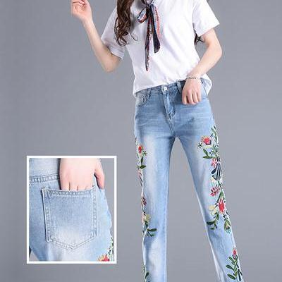 Embroidery Flowers Curled 9/10 Pencil Jeans Denim..