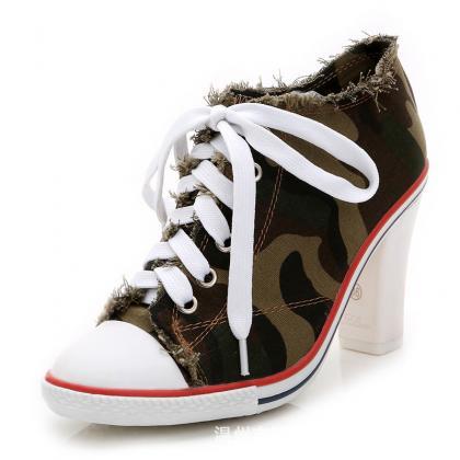 Camouflage Round Toe Lace Up Chunky Middle Heels..