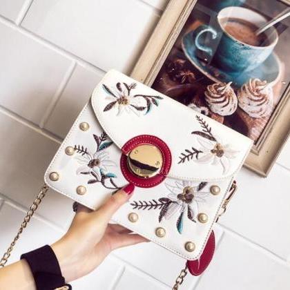 Vogue Flower Embroidery Chain Crossbody Bag
