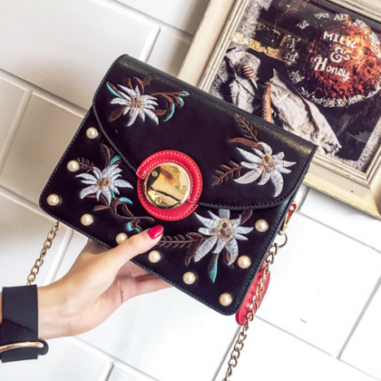 Vogue Flower Embroidery Chain Crossbody Bag