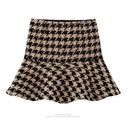 Geometric Pattern Ruffles Short Ladies Wool Ball..