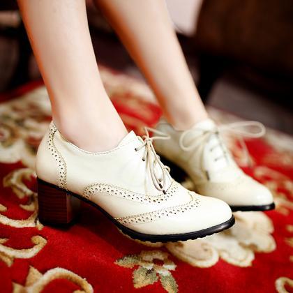 Retro Inspired Leather Oxford Shoes With Brogue..