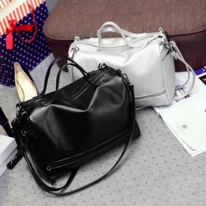 Women Fashion Retro Large Capcity Solid Handbag..