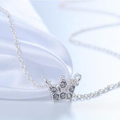 Fashion Full Of Diamond Imperial Crown Pendant..