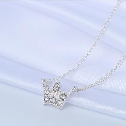 Fashion Full Of Diamond Imperial Crown Pendant..