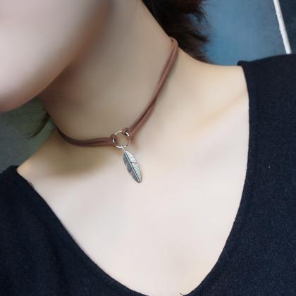 Alloy Retro Unique Feather Clavicle Necklace