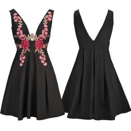 Sexy Embroidered Straps V-neck Printed Dresses