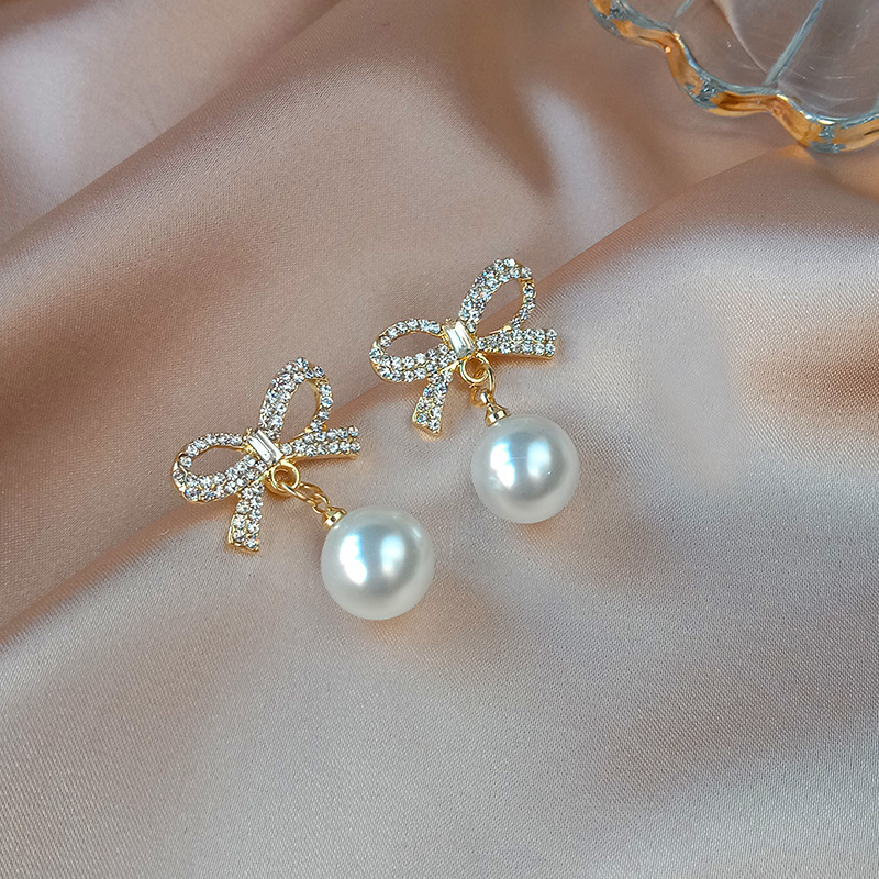 Bow And Pearl Fashion Earrings