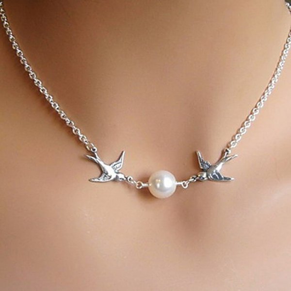 Faux Pearl Decorated Bird Pendant Necklace