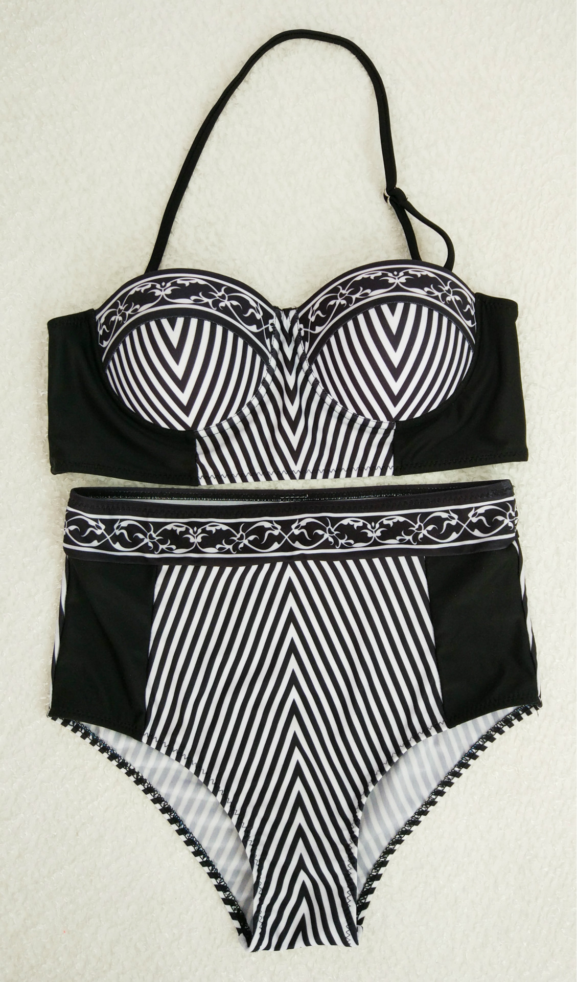 Black And White Striped Strap Type Two Piece Swimwear