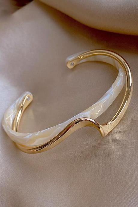 Free Shipping Bracelet bent metal texture Bracelet