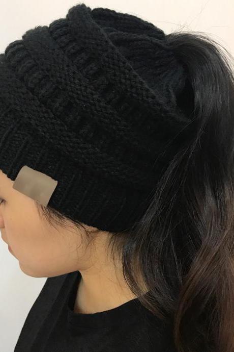Black Women's Winter Outdoor Warm Wool Hat Empty Top Horsetail Knitted Hat