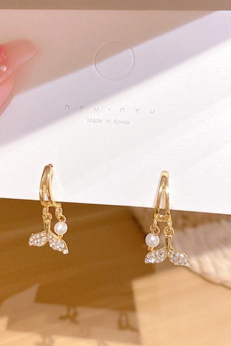 Diamond Inlaid Whale Tail Pearl Earrings C-ring Temperament Earrings