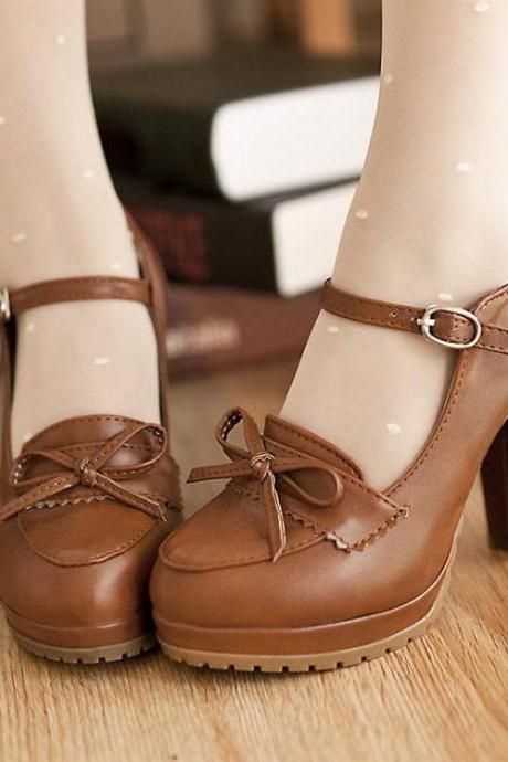 Vintage Bow Accent Almond-toe Mary Jane Heels