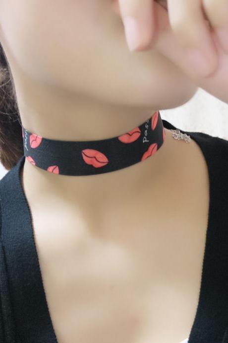Personality Street Snap Red Lip Art Collar Necklace