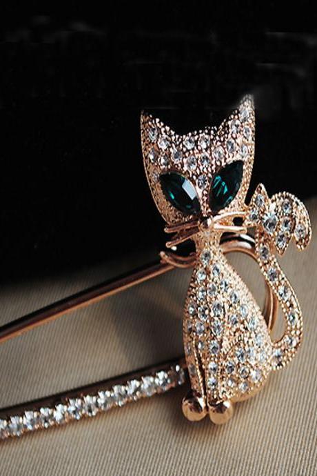 Shining Diamond Cat Brooch