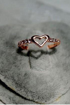 The fair maiden temperament little peach heart diamond ring